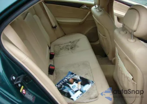 2001 Mercedes-Benz C240 z USA, uszkodzony, nr VIN WDBRF61J01F125660